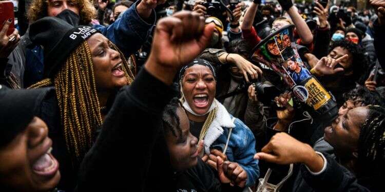 צדק בפרשת ג'ורג' פלויד: מדוע ביידן לא שמח?