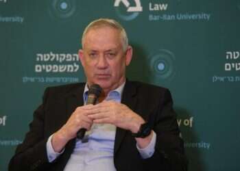 כהונת גנץ במשרד המשפטים פקעה: איך יעבדו הפקידים בלי שר ממונה?