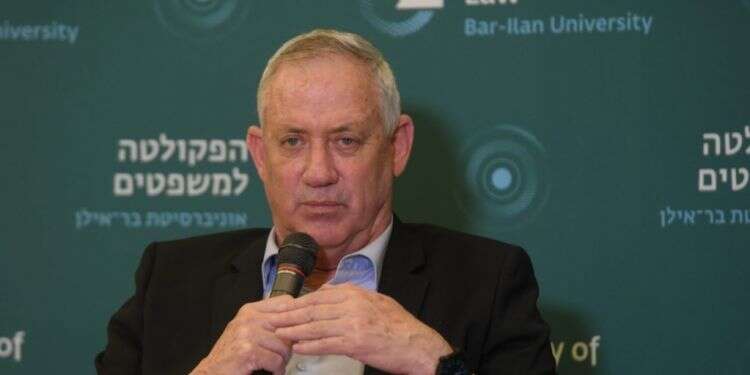 כבר לא שר המשפטים. בני גנץ. צילום: יוסי זליגר כהונת גנץ במשרד המשפטים פקעה: איך יעבדו הפקידים בלי שר ממונה?