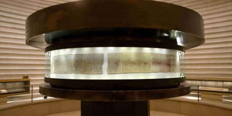 מה עולה בגורל עלוני השבת, תשמישי הקדושה וספרי התורה שלנו?