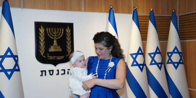 למה תינוקת אחת עוררה דיון שלם?