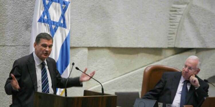 דורך ברגל שמאל: שובו של הלוויתן?