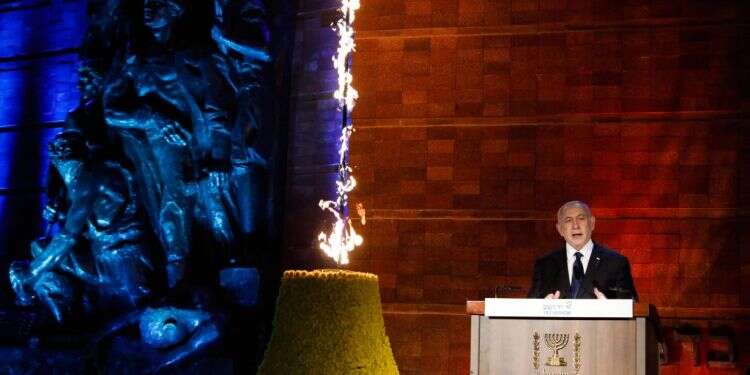 שני ימין קדושים־אזרחית יש לנו בשנה, וגם בהם אנחנו לא מצליחים למצוא את המכנה המשותף. נתניהו ביד ושם. צילום: אוליביה פיטוסי - פלאש 90 בין משה לבנימין: זה בסדר שלכל אחד יש נקודת מבט משלו על המנהיג