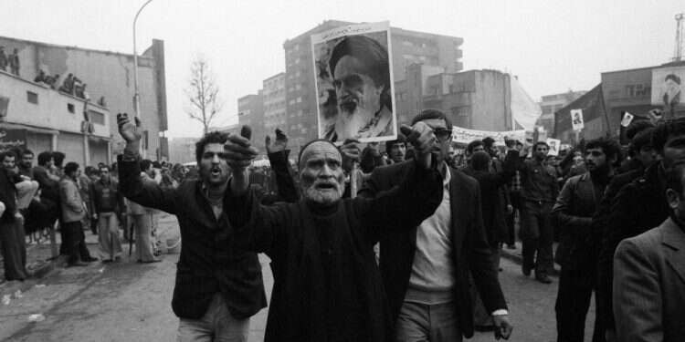 טהרן. צילום: גטי אימג'ס הג'וב האיראני: סיפור אנושי בתוך סיפורה של המהפכה