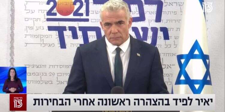 יאיר לפיד בשידור של חדשות 13. צילום מסך לא רובי ולא ביבי: המהדורות שייכות ליאיר לפיד