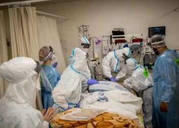 רק אחד מכל 10,000 מחוסני קורונה בני 60 ומעלה נדבק ומת