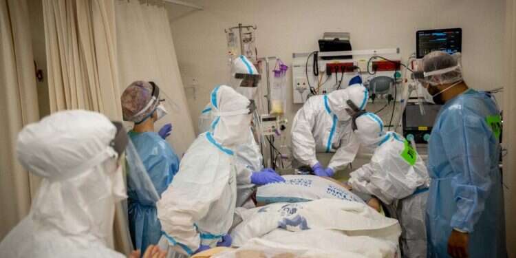 רק אחד מכל 10,000 מחוסני קורונה בני 60 ומעלה נדבק ומת