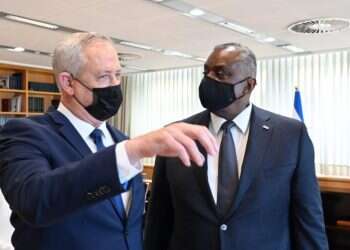 על רקע שיחות הגרעין: שר ההגנה האמריקני נחת בישראל