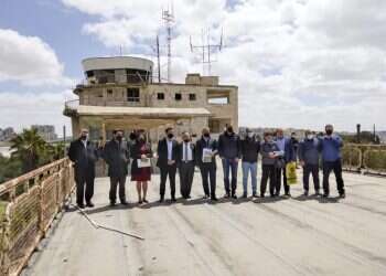 "לדאוג לחיים, לא למתים": המאבק לפיתוח עטרות