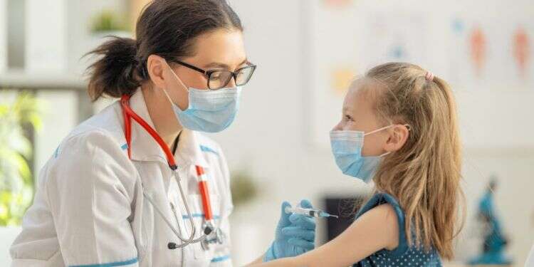 צילום: שאטרסטוק איגוד רופאי הילדים בישראל ממליץ לחסן בני 12 – 15