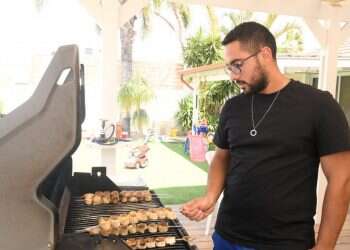 מועדון הקרניבורים: "אל תצפי פה לתוספות או סלטים"