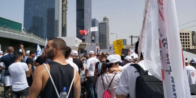 הפגנת פצועי צה"ל: מה מתכוון שר הביטחון לעשות?