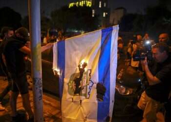 המהומות ביפו. צילום: AFP ועדת המעקב הערבית: הציונים פתחו במלחמה כוללת