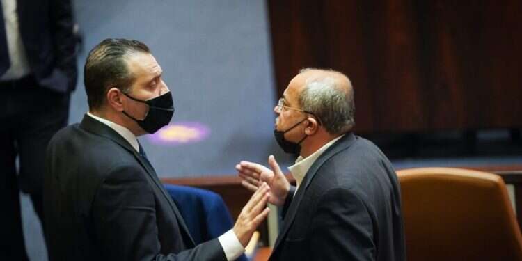 חברי הכנסת אחמד טיבי ומיקי זוהר, השבוע. צילום: נועם מושקוביץ, דוברות הכנסת האפשרויות: ממשלת ימין בלי נתניהו או ממשלת שמאל בלי נתניהו