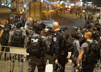 במשטרה מודים: לא נוכל לאכוף את הנחיות הקורונה במירון