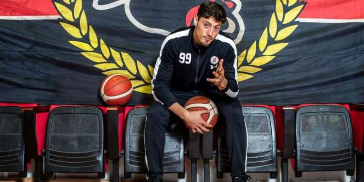 "בתקופה בעייתית, הייתי פנאט עם עצמי": ראיון עם יפתח זיו