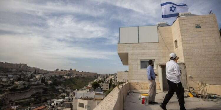 תושבי סילוואן יוצאים למלחמה במוכרי בתים ליהודים