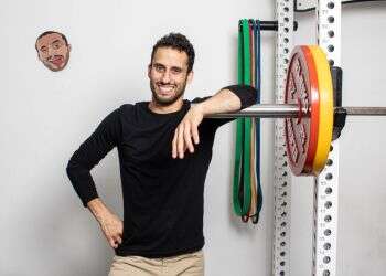 "חי וטורט": דניאל מורס על החיים לצד תסמונת הטורט