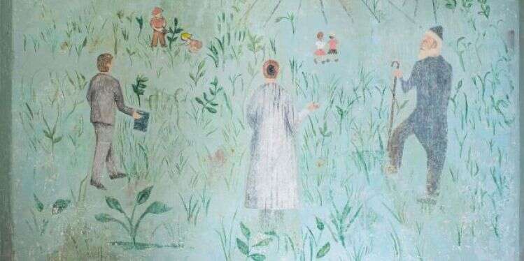 מעתה ועד עולם. ציור הקיר של שחראית: פרט יחיד במהלך השיקום, והציור המלא לאחר חשיפתו. צילום: אבישג שאר ישוב ציור מסתורי: מי מכיר את האישה שבקיר?