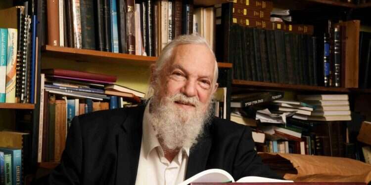 הרב שמואל יניב. צילום: יוסי זליגר תורת הפענוח: "ברור שמי שכתב את הטקסט הצפין שם משהו"