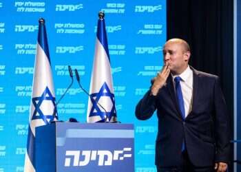 התמרונים הפוליטיים של בנט עלולים להותיר אותו חסר כל