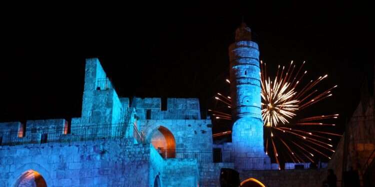 צילום: נתי שוחט, פלאש 90 צמא לזיקוקים שיוצאים בהם ידי חובה בהכי הידור