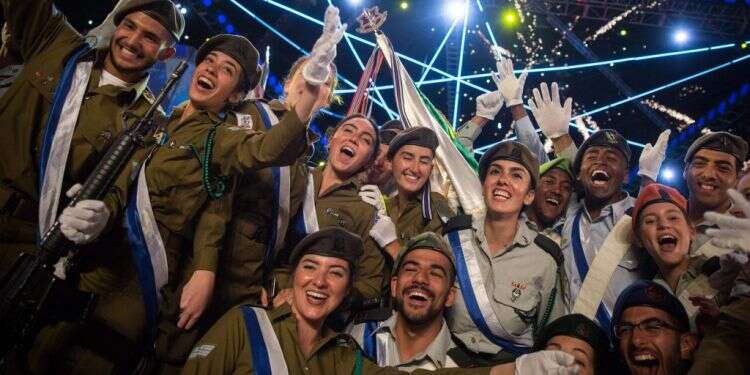 השינוי המוחשי ביותר מתבטא בתמורות שעבר עם השנים טקס המשואות. צילום: הדס פרוש פלאש 90 יום העצמאות: מסיפורו של הכלל אל סיפוריהם של יחידים