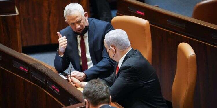 נתניהו וגנץ במליאת הכנסת. צילום: דוברות הכנסת - נועם מושקוביץ נתניהו נכנע: בני גנץ ימונה לשר המשפטים