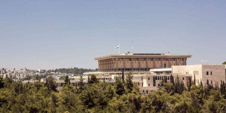 משכן הכנסת. צילום: שאטרסטוק ההישגים, האכזבה והתוכניות לעתיד של הנציגים שנשארו בחוץ