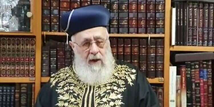 הרב הראשי לישראל הרב יצחק יוסף יום השואה באוקראינה: בית כנסת ראשון נחנך באתר הטבח באבי־יאר