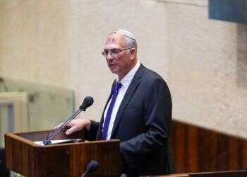 למרות עוצר הראיונות בימינה: הח"כים מטפטפים תמיכה בבנט