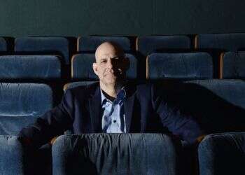 מול דף ריק: שיחה עם סופר המתח רב המכר הרלן קובן, שלא נח לרגע