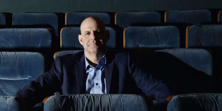 הרלן קובן. צילום: AFP מול דף ריק: שיחה עם סופר המתח רב המכר הרלן קובן, שלא נח לרגע