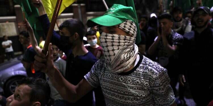 מפגן תמיכה בחמאס. צילום: EPA הטעות הכפולה של ערביי ישראל: שלוש הערות על המצב הביטחוני