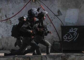 הכוחות בפעולה. צילום: EPA עדכונים שוטפים: נקבע מותו של תושב לוד שהותקף בדרך לביתו