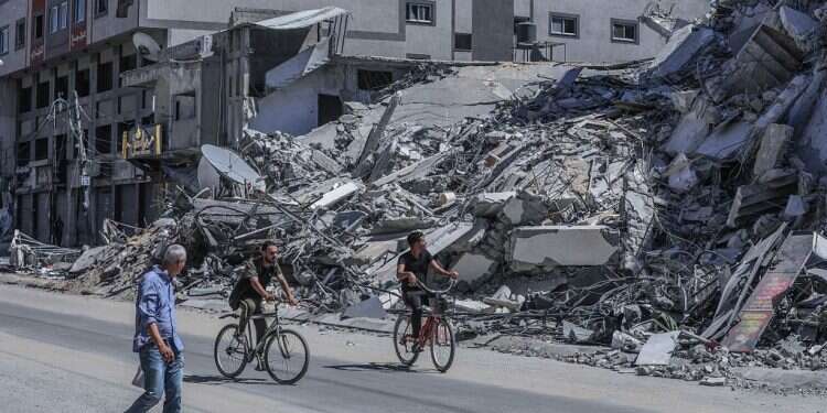 רצועת עזה, אתמול. צילום: EPA חמאס רוצה הישגים בהר הבית, ישראל מדברת על "מכה אנושה"