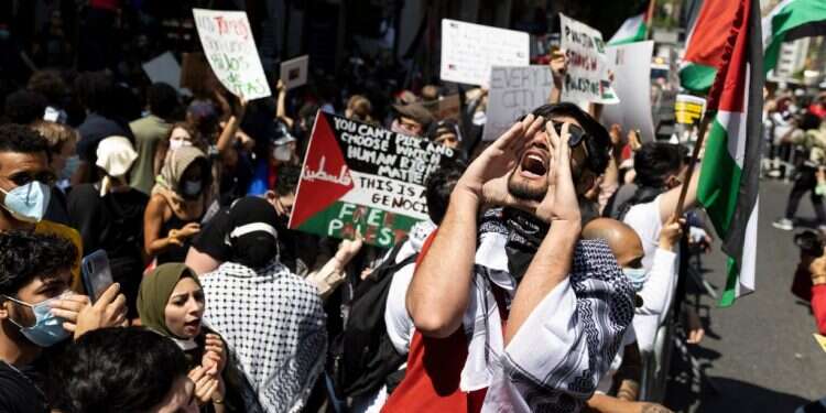 איך אומרים "סוף גנב לתלייה" בערבית?