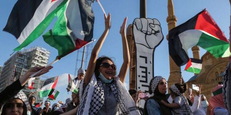 מפגן תמיכה בחמאס בביירות. צילום: EPA מבצע שומר החומות: ניצחון טקטי, הפסד אסטרטגי