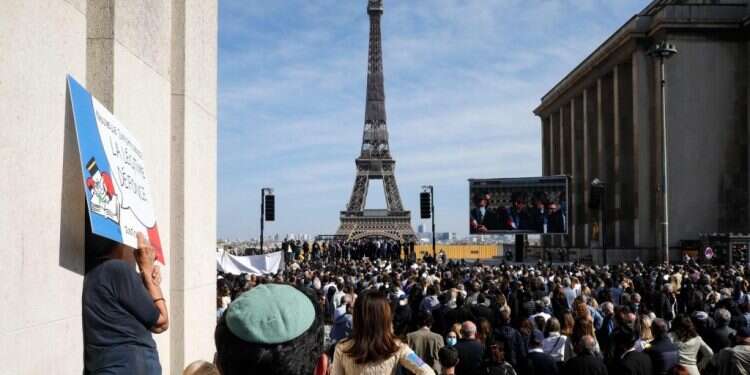 הפגנות בפריז במחאה על אי העמדתו לדין של רוצח שרה הלימי. צילום: AFP אריאל קנדל עלייה ממתינה