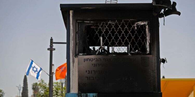 לוד, הבוקר שאחרי. צילום: AFP לוד בוערת: "פרעות תרפ"ט על סטרואידים"