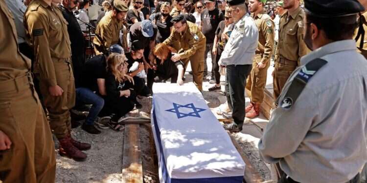 הלווייתו של סמ הובא למנוחות הלוחם שנפל ליד הרצועה, עשרות פצועים מאושפזים ברחבי הארץ