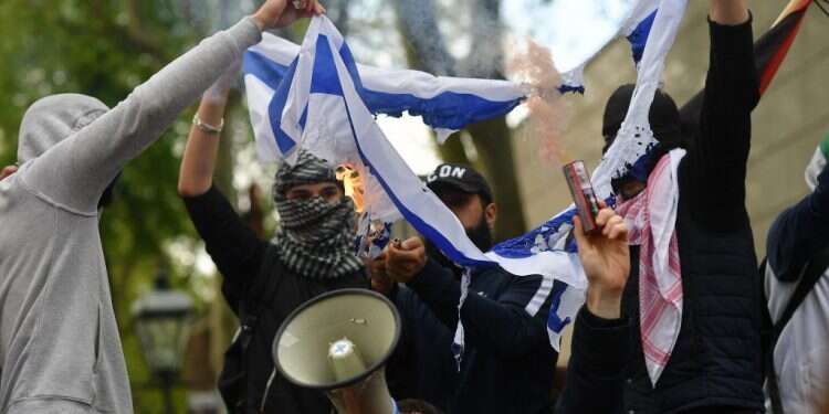 משמרות המהפכה בלונדון: מחאה בעקבות המבצע בעזה