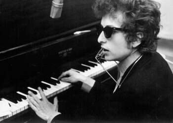 חרטטן בסלון של המזרוחניקערס או עושה קידוש השם?