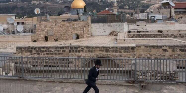 למצולם אין קשר לנאמר.