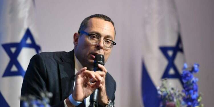 צבי האוזר בוועידת עם עולם 2. צילום: שריה דיאמנט, מקור ראשון "נתניהו לא עשה עשירית ממה שהוא חשב שנכון לעשות בהקשר ליהודי התפוצות"