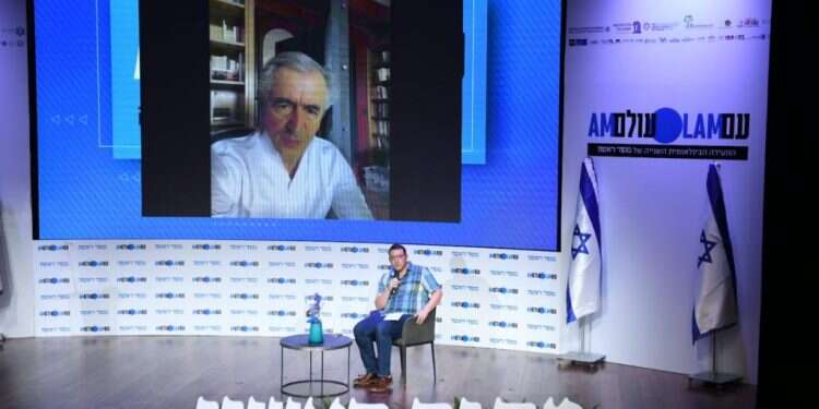 צפו: ריאיון אחד על אחד אריאל הורוביץ, מקור ראשון עם ברנאר-אנרי לוי, אינטלקטואל, פילוסוף, וסופר צרפתי־יהודי