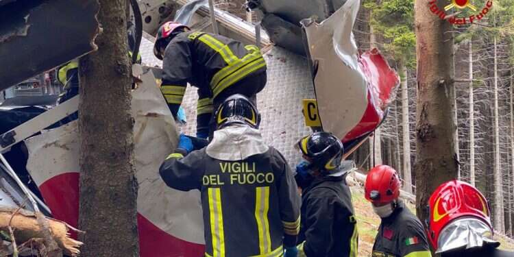 אסון הרכבל באיטליה. צילום:AFP מה היה קורה לו הרוגי מירון היו נראים כמו הרוגי איטליה