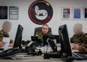 מפקד פיקוד הדרום אלוף אליעזר טולדנו במהלך מבצע שומר החומות. כך שם צה"ל את פרויקט המטרו של חמאס על הכוונת