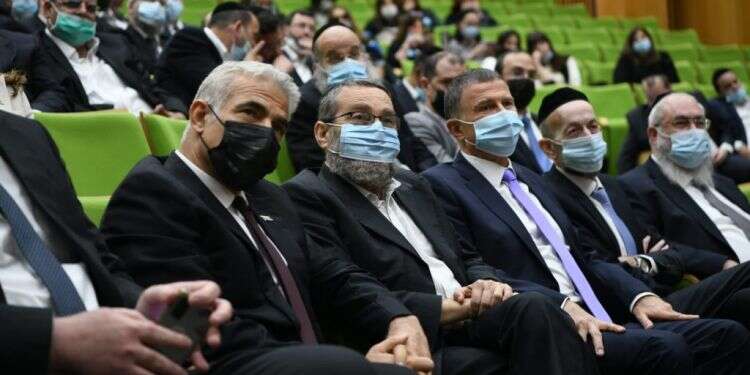 לפיד עם הח אימת הישיבה באופוזיציה לא ניתקה את החרדים מנתניהו, בניגוד לתקוות השמאל