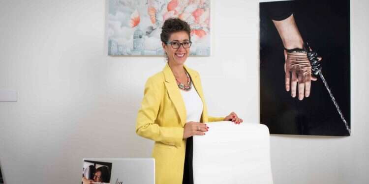 פנינה עומר. צילום: אריק סולטן המשכורת הראשונה של מנכ"לית "יד לאישה"